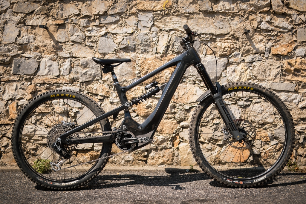 Prvi karbonski prototip s Sram pogonom.