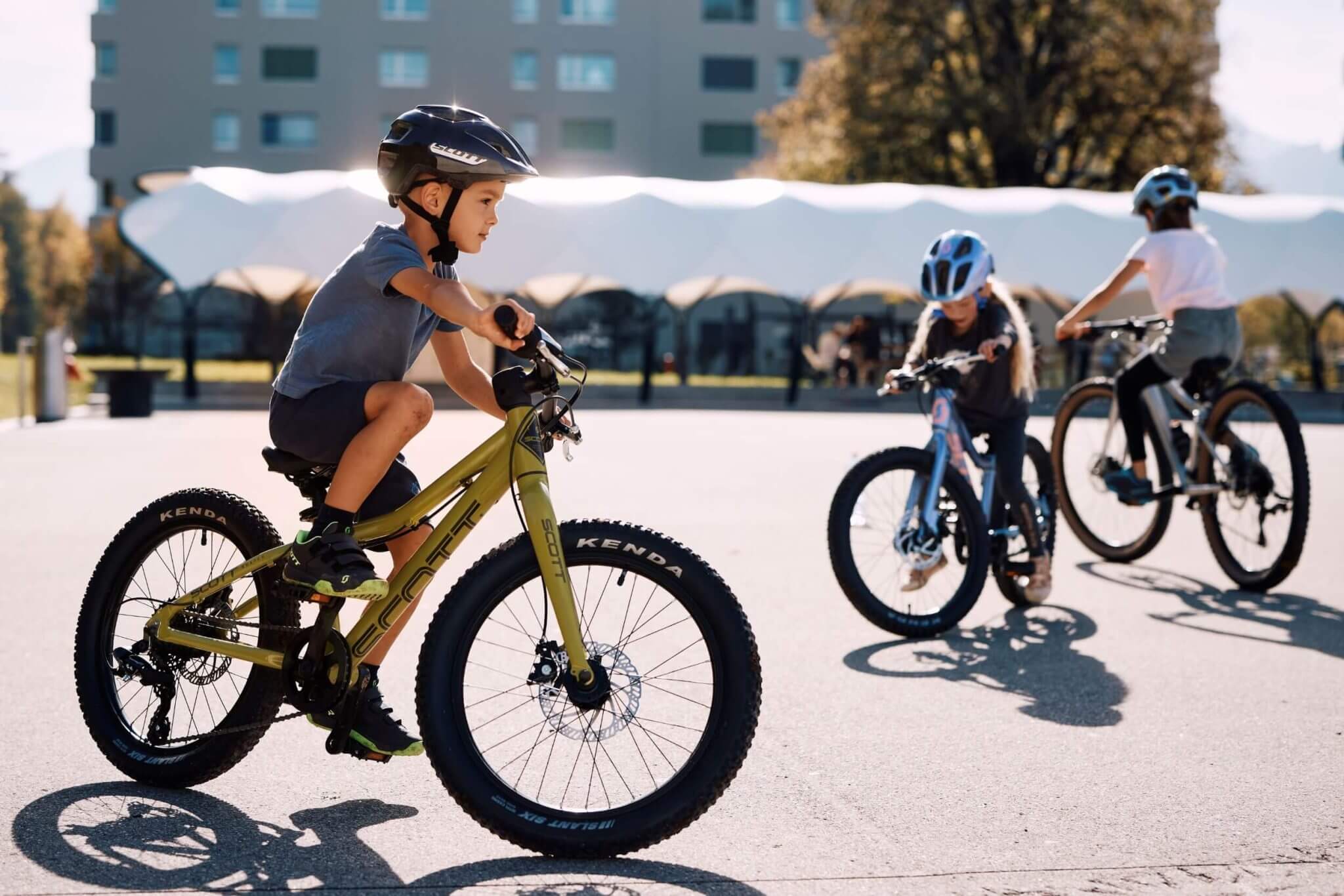 Otroško kolo v družbi.