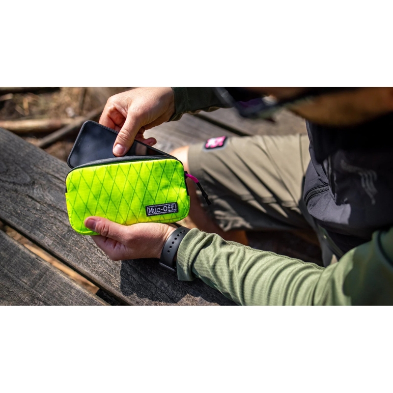 Vodoodporna torbica MUC-OFF Rainproof Essentials Case HI-VIS